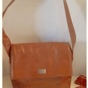 Mondani Leather Shoulderbag